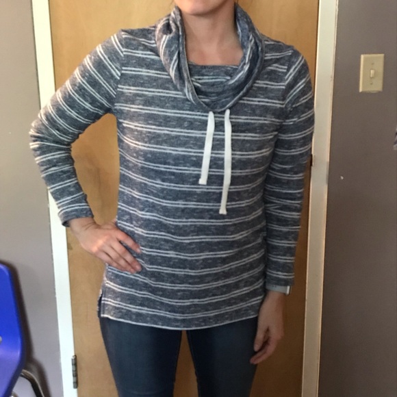 Olive & Oak Tops - OLIVE & OAK / Pull Over Hoodie/size small